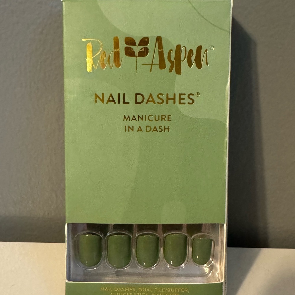 Red Aspen Nails - Olive a Good Book